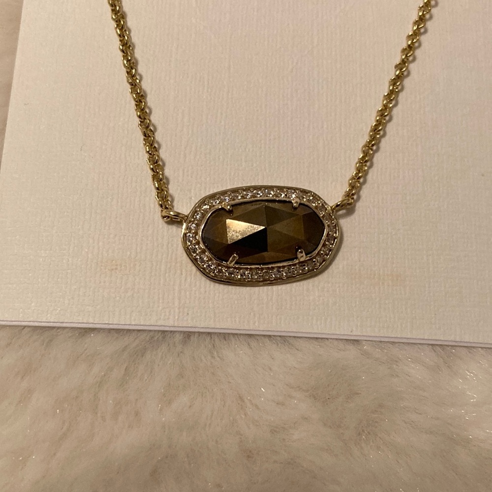 Beautiful Kendra Scott necklace!